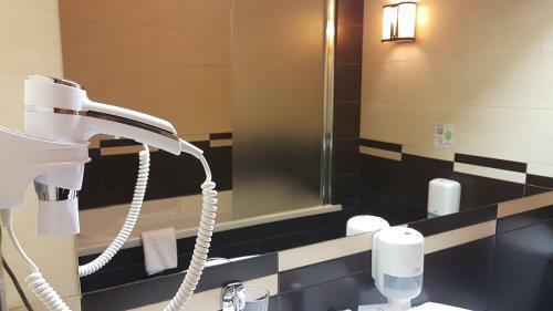 Attache Hotel
