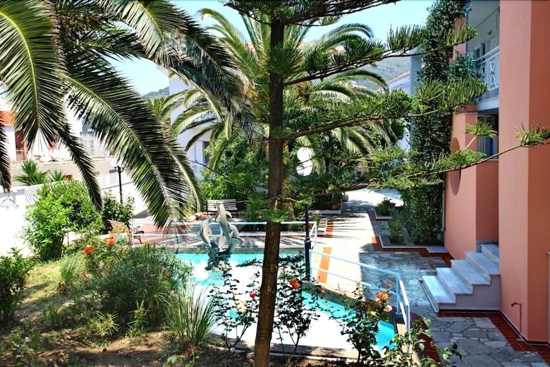 Dolphin Hotel