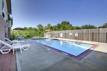 Hotel Quality Inn Near Fort Riley