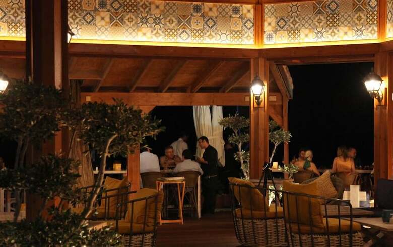 Poseidonia Beach Hotel