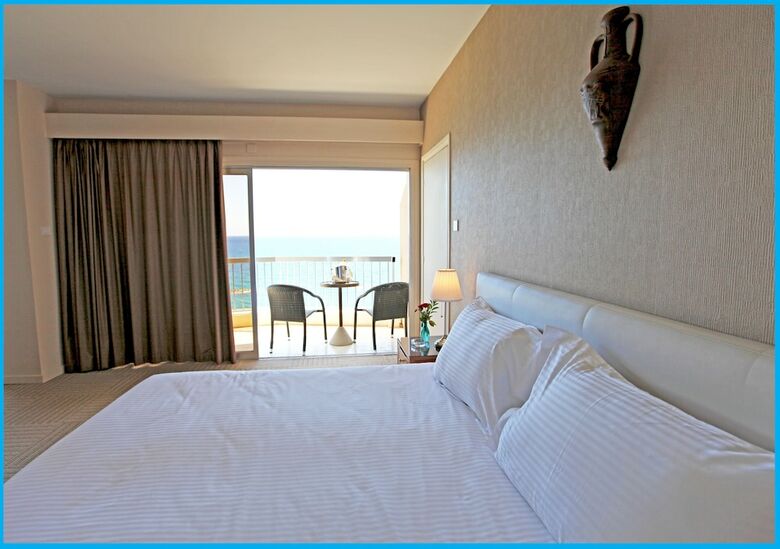 Poseidonia Beach Hotel