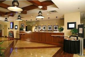 Paramount Plaza Hotel & Suites