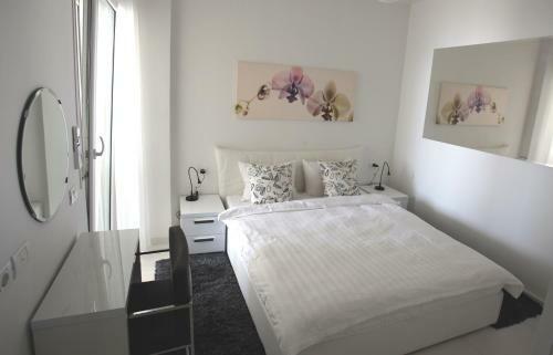 White Residence Apartments