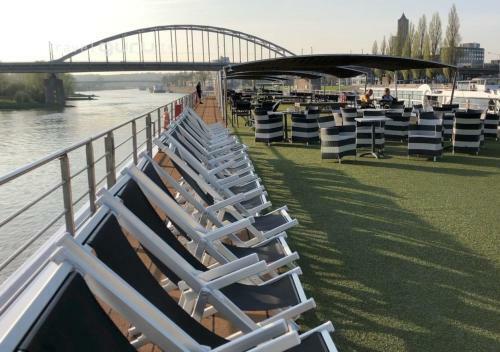 Baxter Hoare Hotel Ship II D�sseldorf