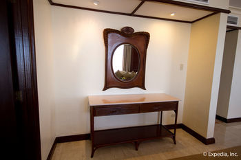 Hotel Waterfront Airport  Mactan