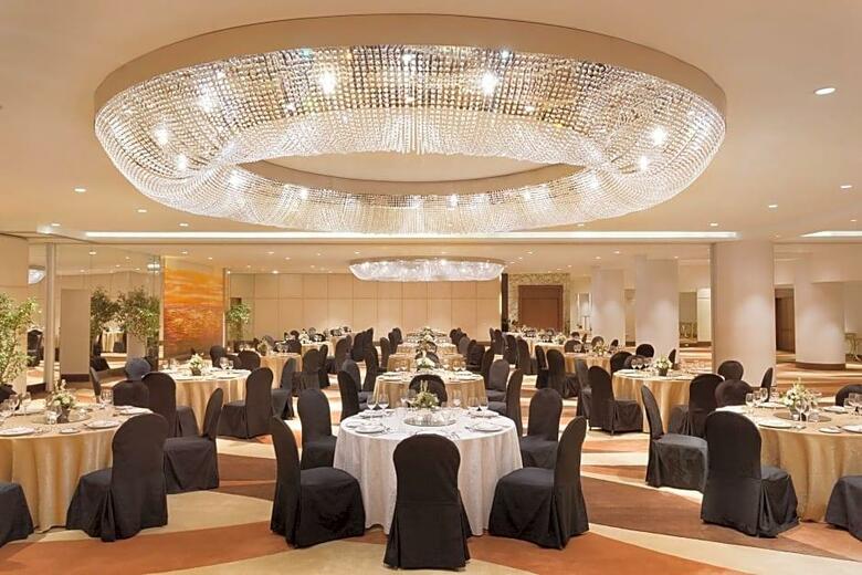 Traders Hotel Manila