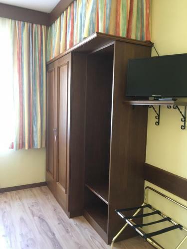 Hostal Helenental Pension & Apartments