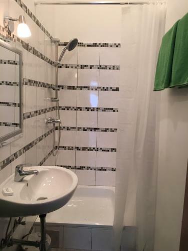 Hostal Helenental Pension & Apartments