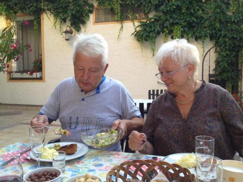 Hostal Helenental Pension & Apartments