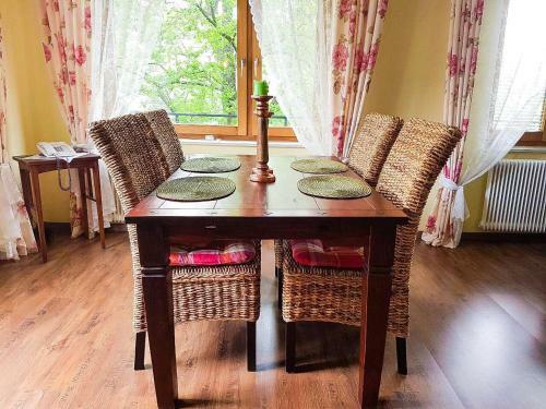 Hostal Helenental Pension & Apartments
