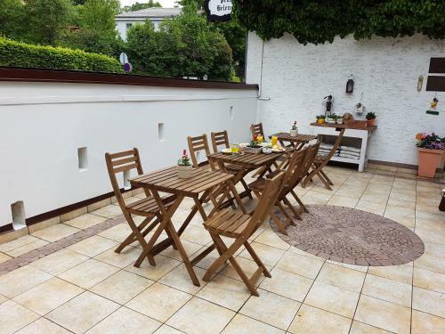 Hostal Helenental Pension & Apartments