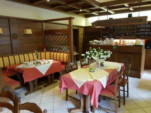Hostal Helenental Pension & Apartments