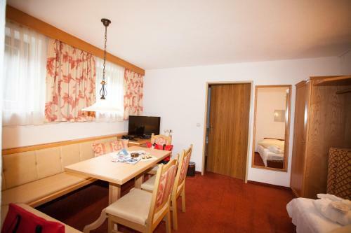 Bed & Breakfast Alpenresidenz Trisanna