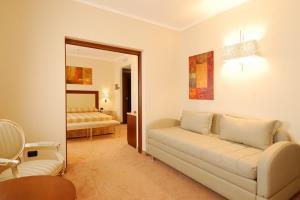 Hotel For You