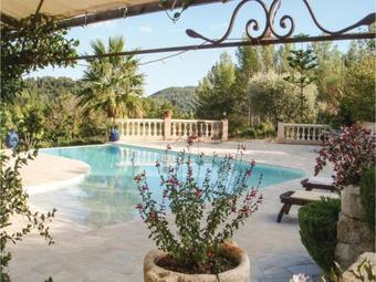 Three-bedroom Holiday Home In Sollies Toucas