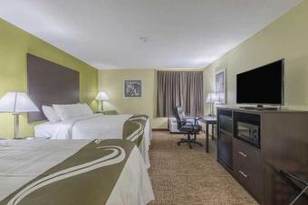 Hotel Quality Suites Airport Wichita