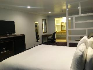 Crimson Hotel