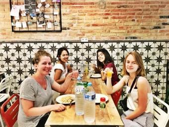 Albergue Hola Hostal Collblanc