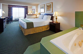 Holiday Inn Express Hotel & Suites Oshkosh-sr 41