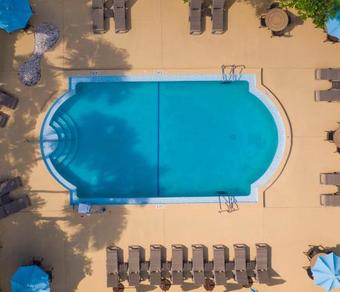 Hotel The Dover House Resort