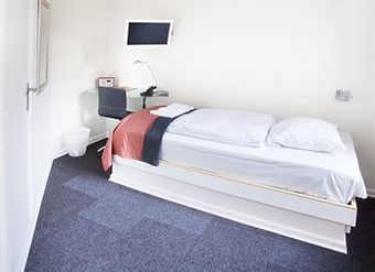 Ydes Hotel
