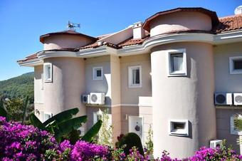 Thera Apartment 22