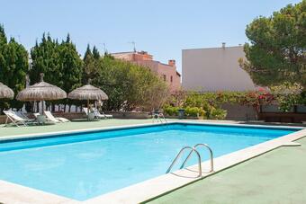 Som Suret Hotel +18