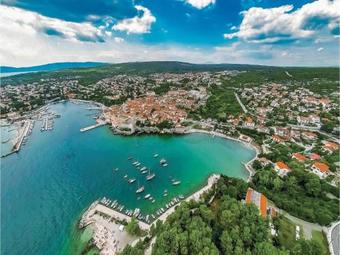 Two-bedroom Apartment In Bascanska Draga