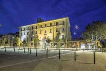 Hotel Kyriad Orange