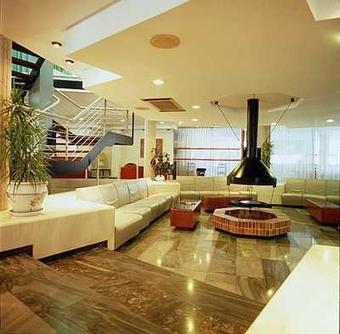 Hotel Flora Apts.