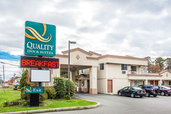 Hotel Quality Inn & Suites
