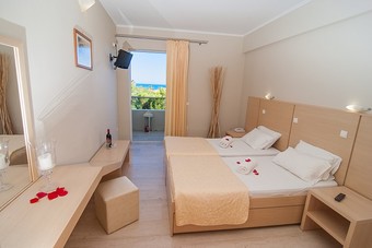 Hotel Louros Beach