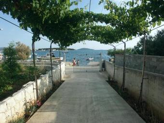 Apartment Brodarica 13615a