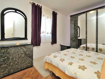 Four-bedroom Holiday Home In Zemunik Donji