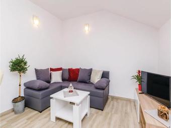 Apartment In Ston