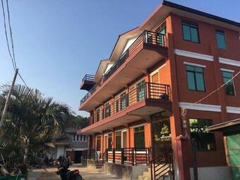Hostal Full Moon Guesthouse