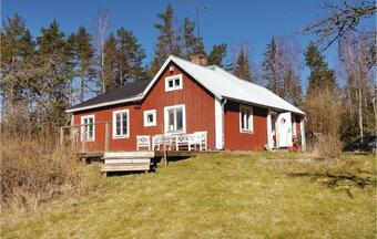 Three-bedroom Holiday Home With A Fireplace In Urshult