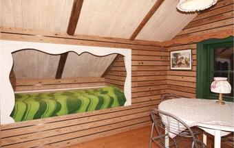 Two-bedroom Holiday Home In Algaras