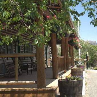 Wapiti Lodge