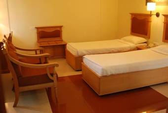 Club 7 Hotel