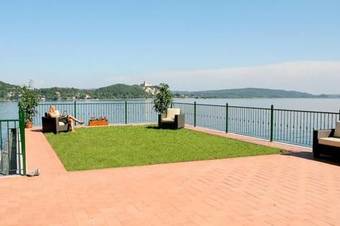 Apartamentos Modern Mansion With Private Beach At Lake Maggiore