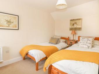 Hollyhedge Cottage