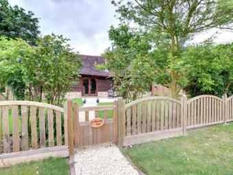 Charming Holiday Home In Cranbrook With Fireplace