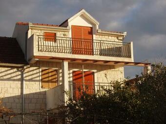 Charming Apartment In Okrug Donji Near Sea