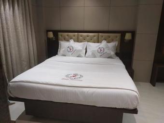 Lodge Hotel Leela
