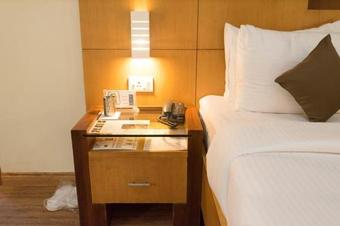 Hotel Meadows Residency