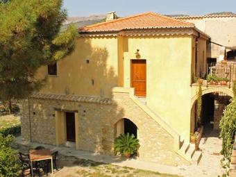 Cozy Holiday Home In Guardavalle Near Lake