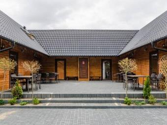 Lodge Red Rose