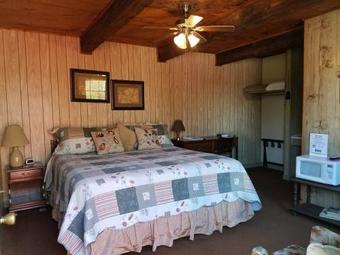 Motel Bay Springs Country Inn & Marina