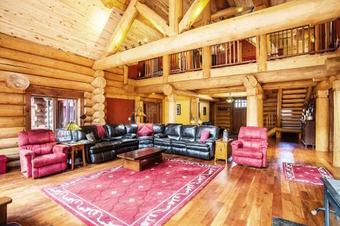 River Crest Cabin